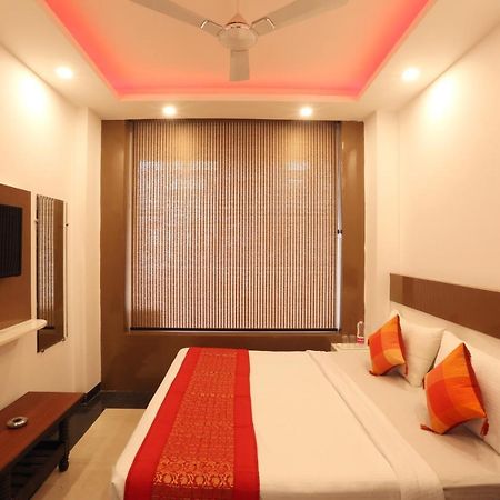 Green Plaza At Airport Hotel New Delhi Buitenkant foto