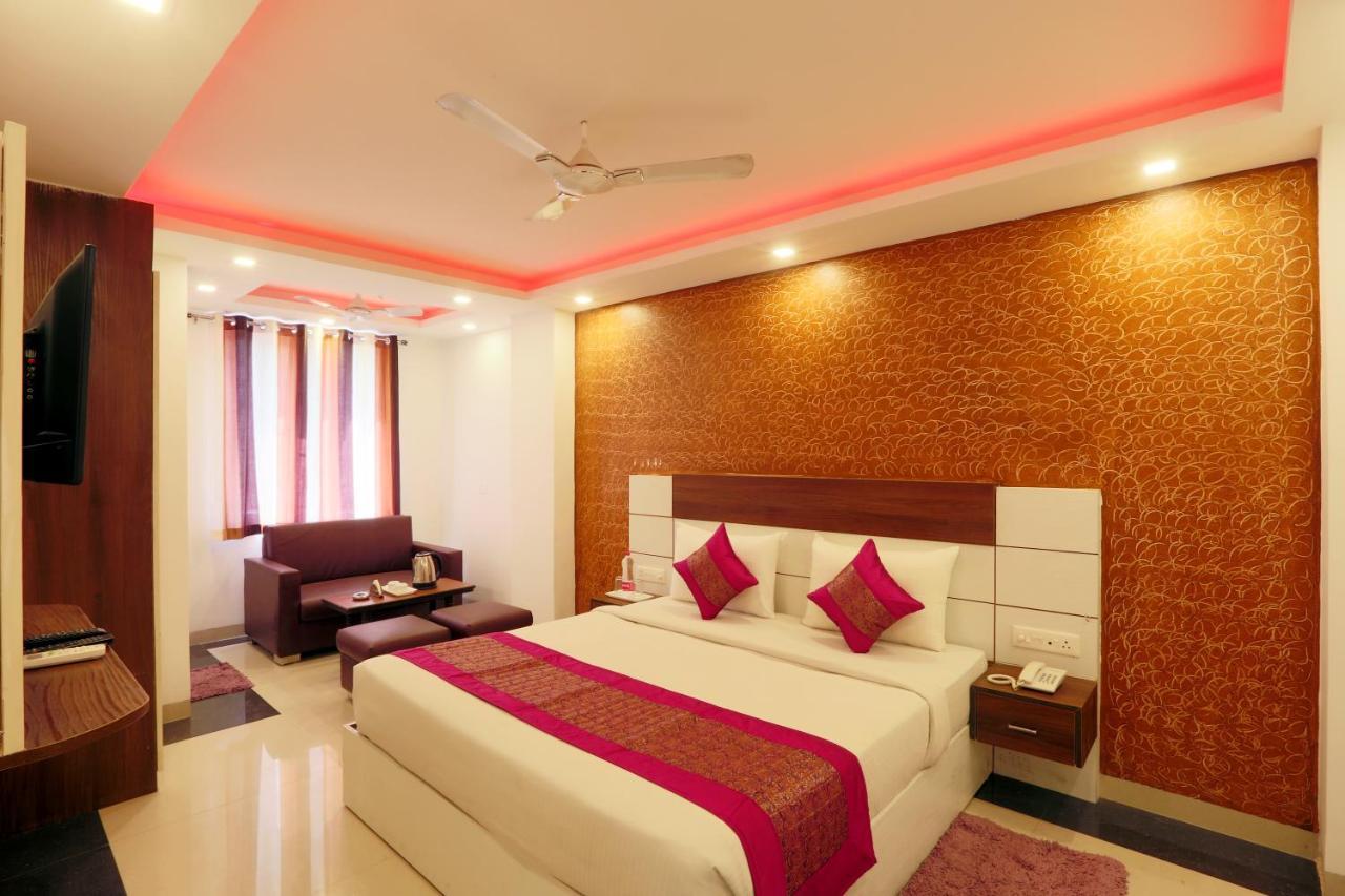 Green Plaza At Airport Hotel New Delhi Buitenkant foto