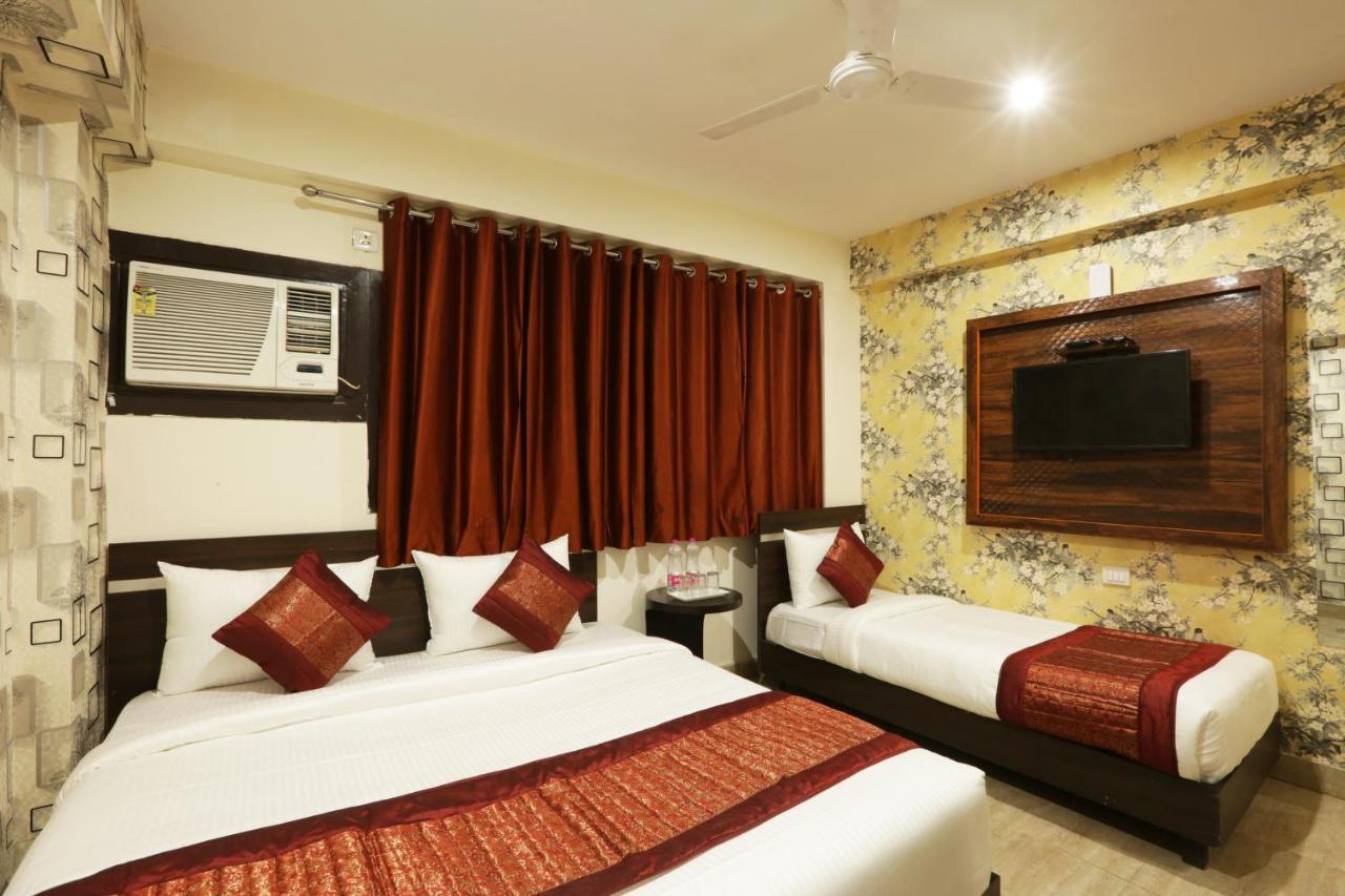 Green Plaza At Airport Hotel New Delhi Buitenkant foto