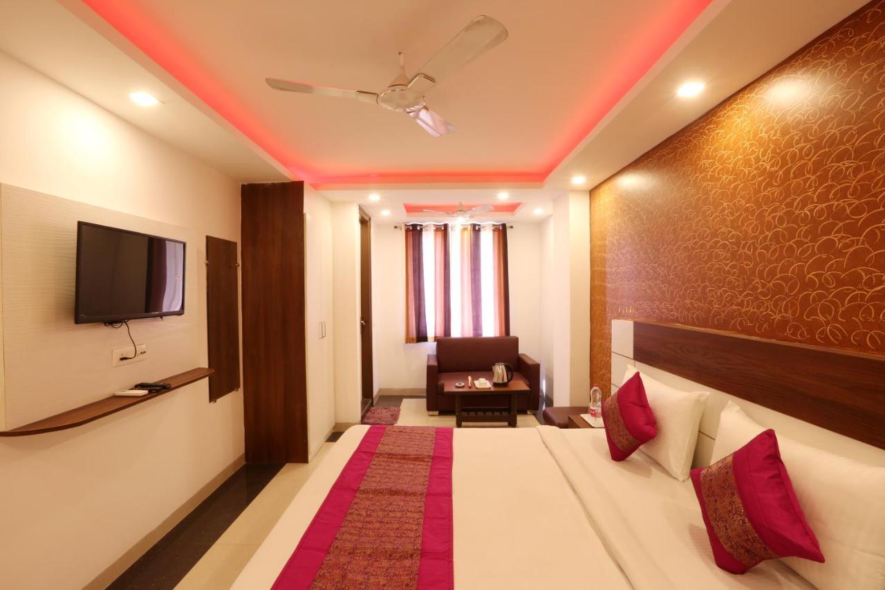 Green Plaza At Airport Hotel New Delhi Buitenkant foto