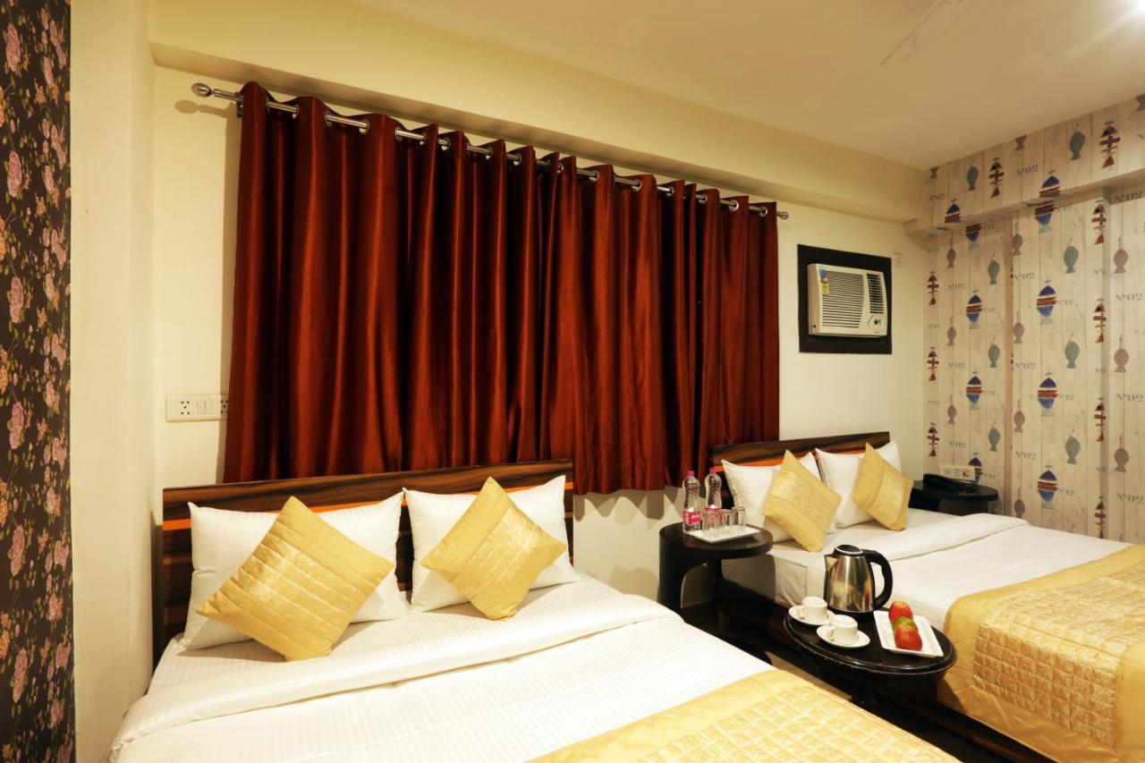 Green Plaza At Airport Hotel New Delhi Buitenkant foto