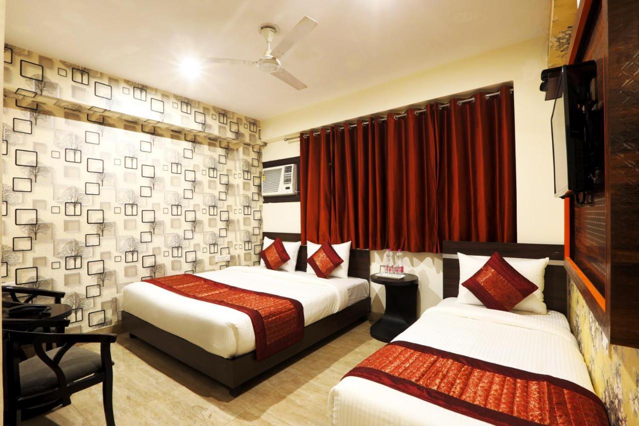 Green Plaza At Airport Hotel New Delhi Buitenkant foto