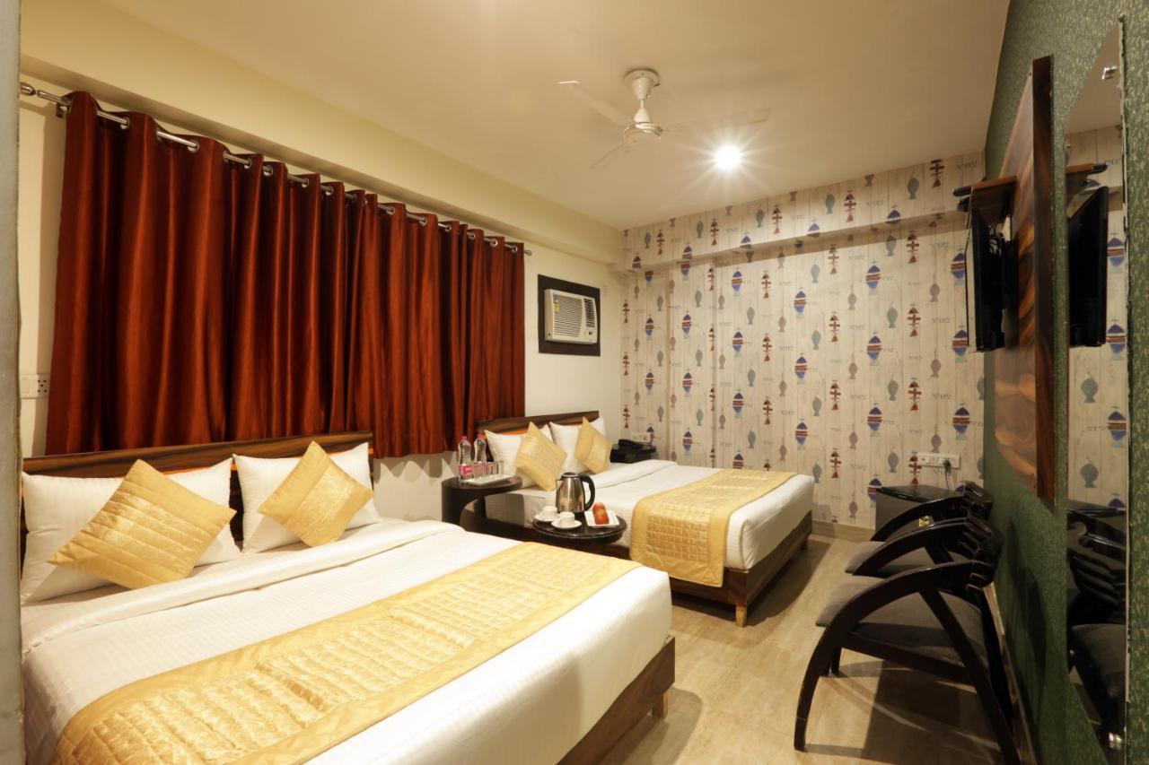 Green Plaza At Airport Hotel New Delhi Buitenkant foto