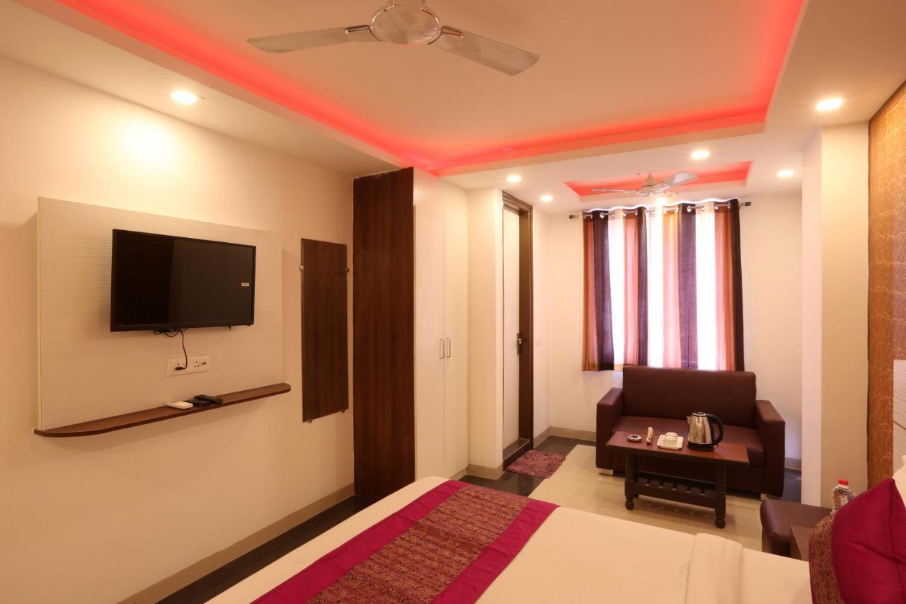 Green Plaza At Airport Hotel New Delhi Buitenkant foto