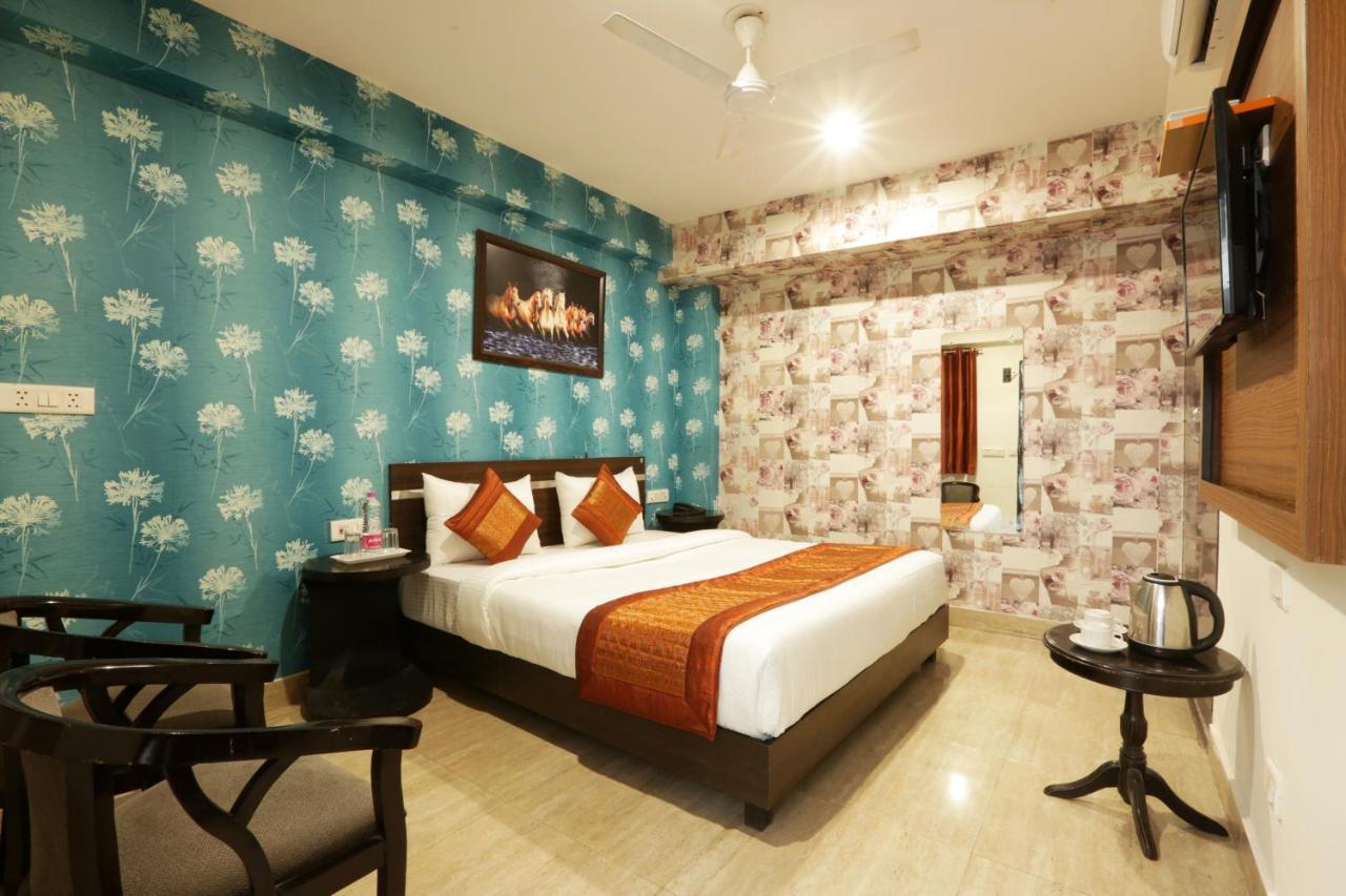Green Plaza At Airport Hotel New Delhi Buitenkant foto